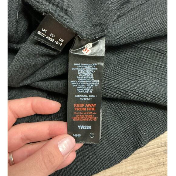 Capsule Women’s Long V-Neck Button-Up Cardigan Size 16/18 - Picture 7 of 9